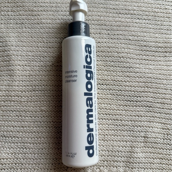 Dermalogica Intensive Moisture Cleanser in White and Black - Picture 1 of 1